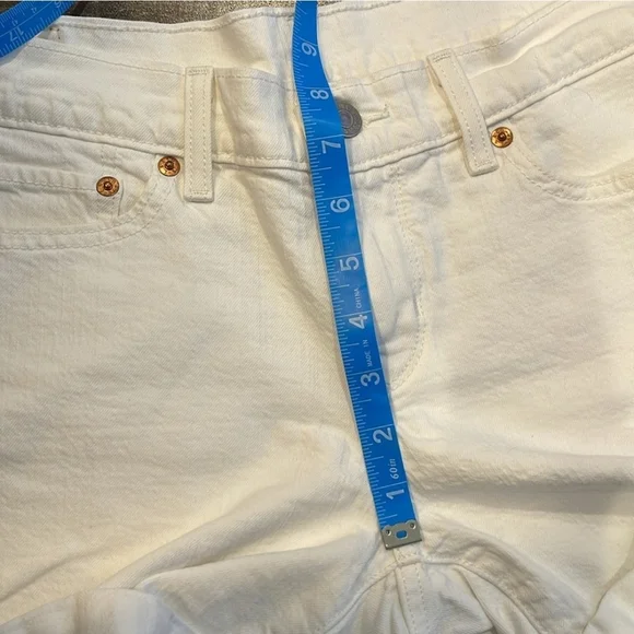 Levi's Women's White Denim Shorts - Picture 5 of 6